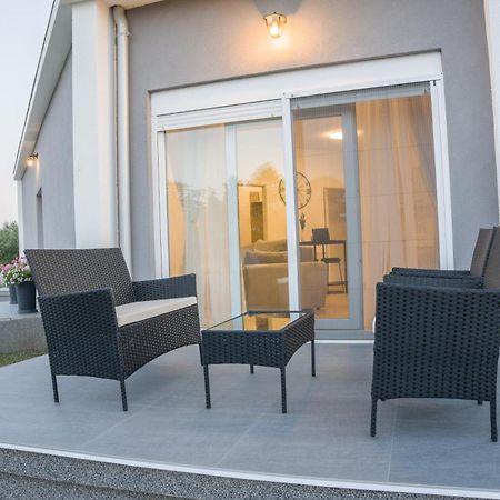Apartmani Toni Drniš Exteriör bild