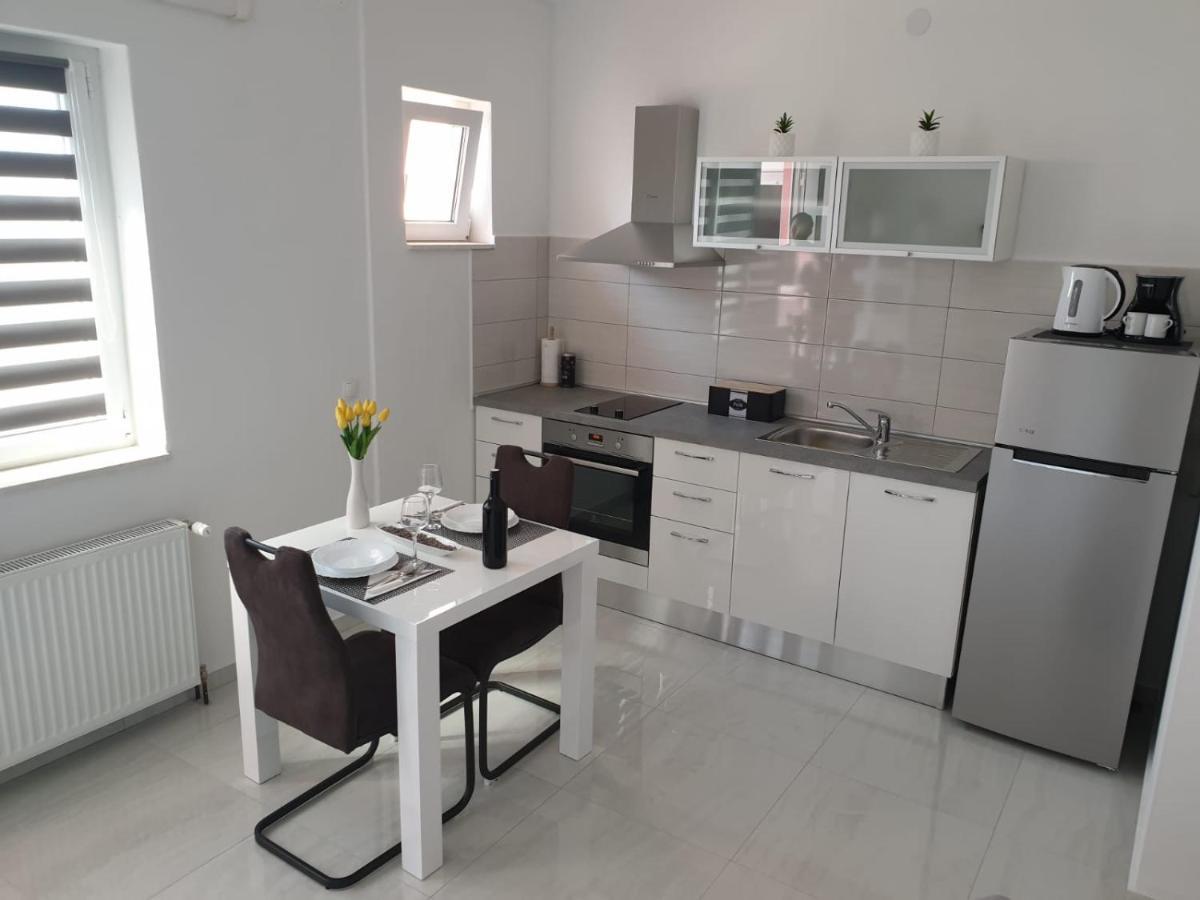Apartmani Toni Drniš Exteriör bild