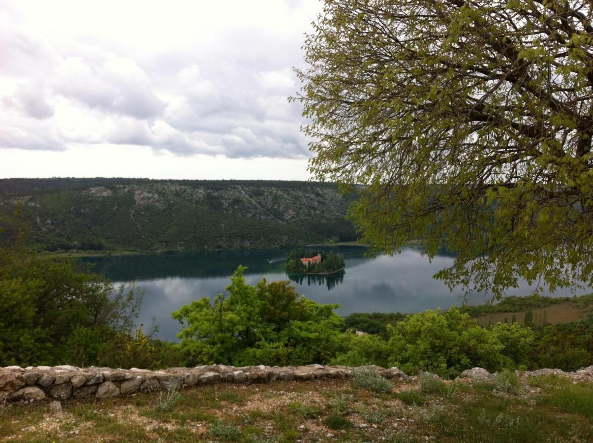 Apartmani Toni Drniš Exteriör bild