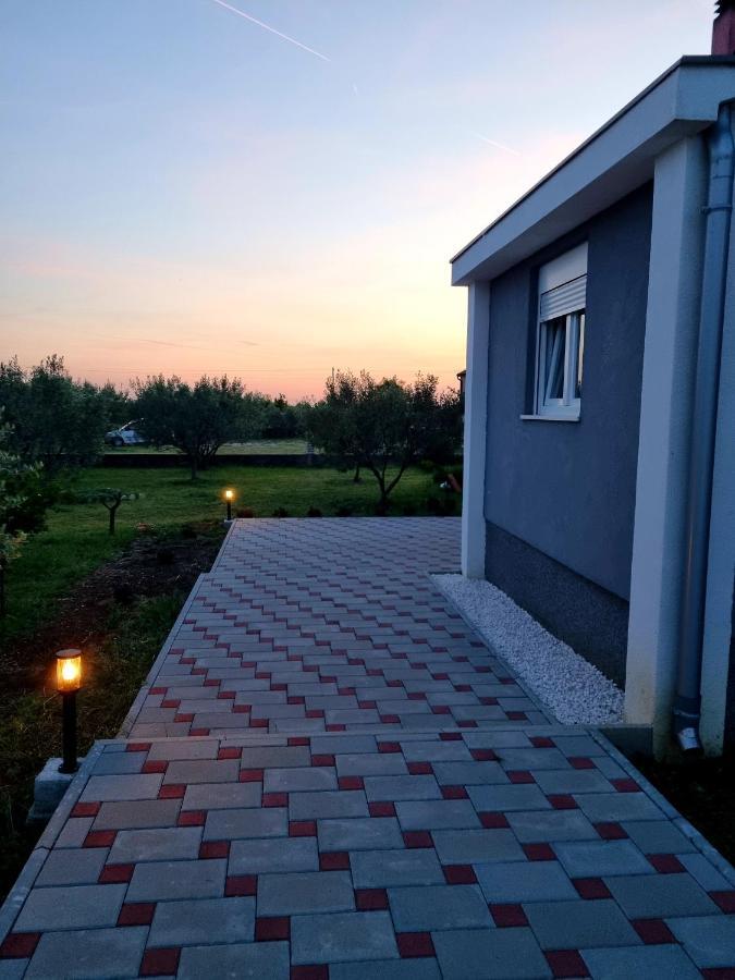 Apartmani Toni Drniš Exteriör bild