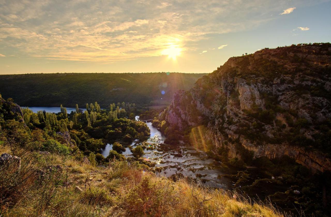 Apartmani Toni Drniš Exteriör bild