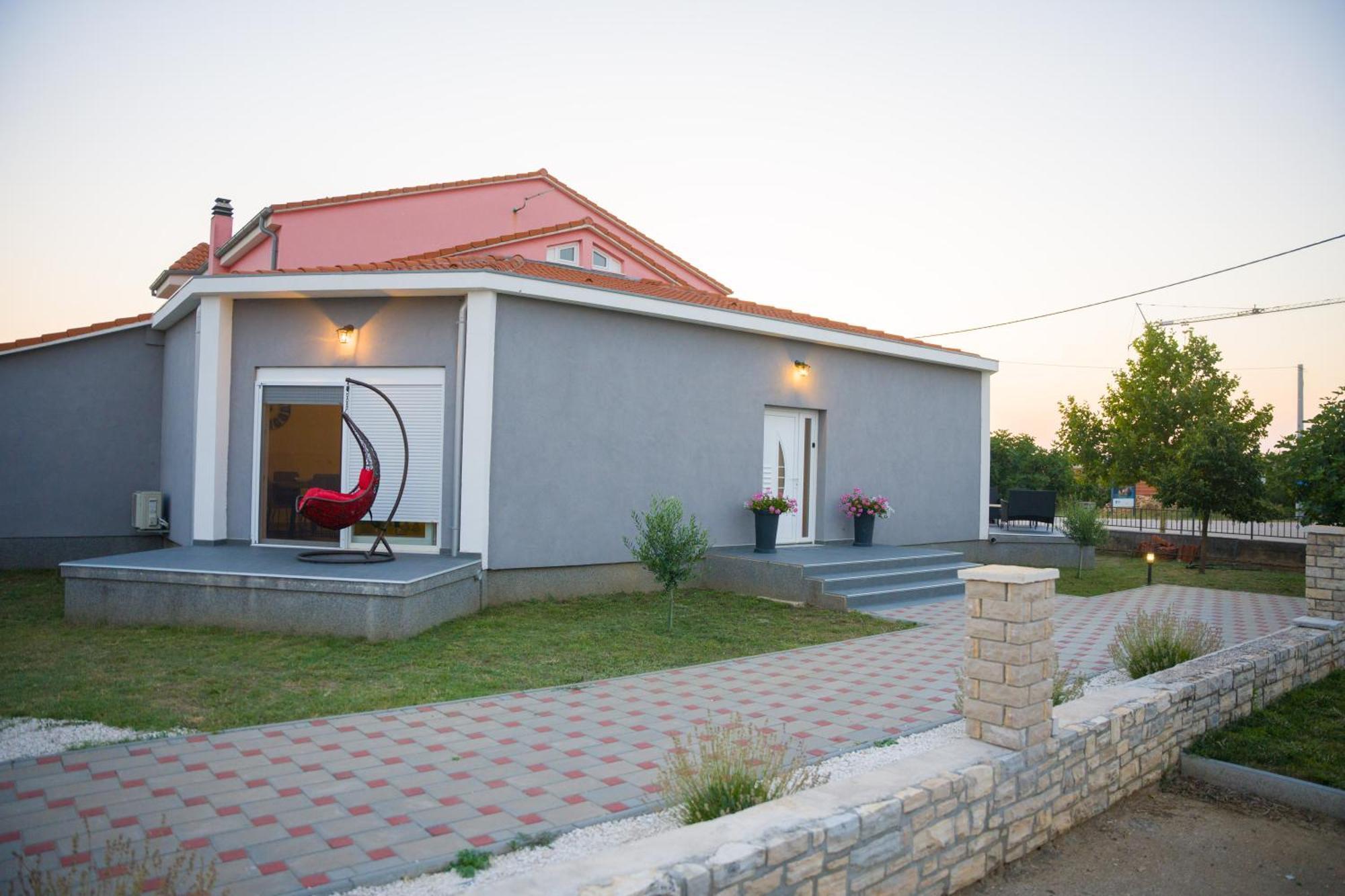 Apartmani Toni Drniš Exteriör bild