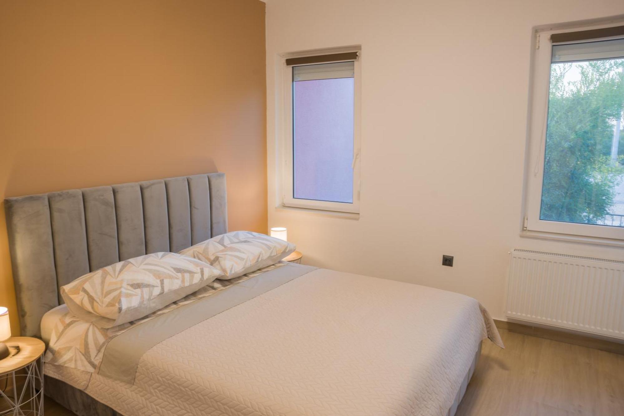 Apartmani Toni Drniš Exteriör bild