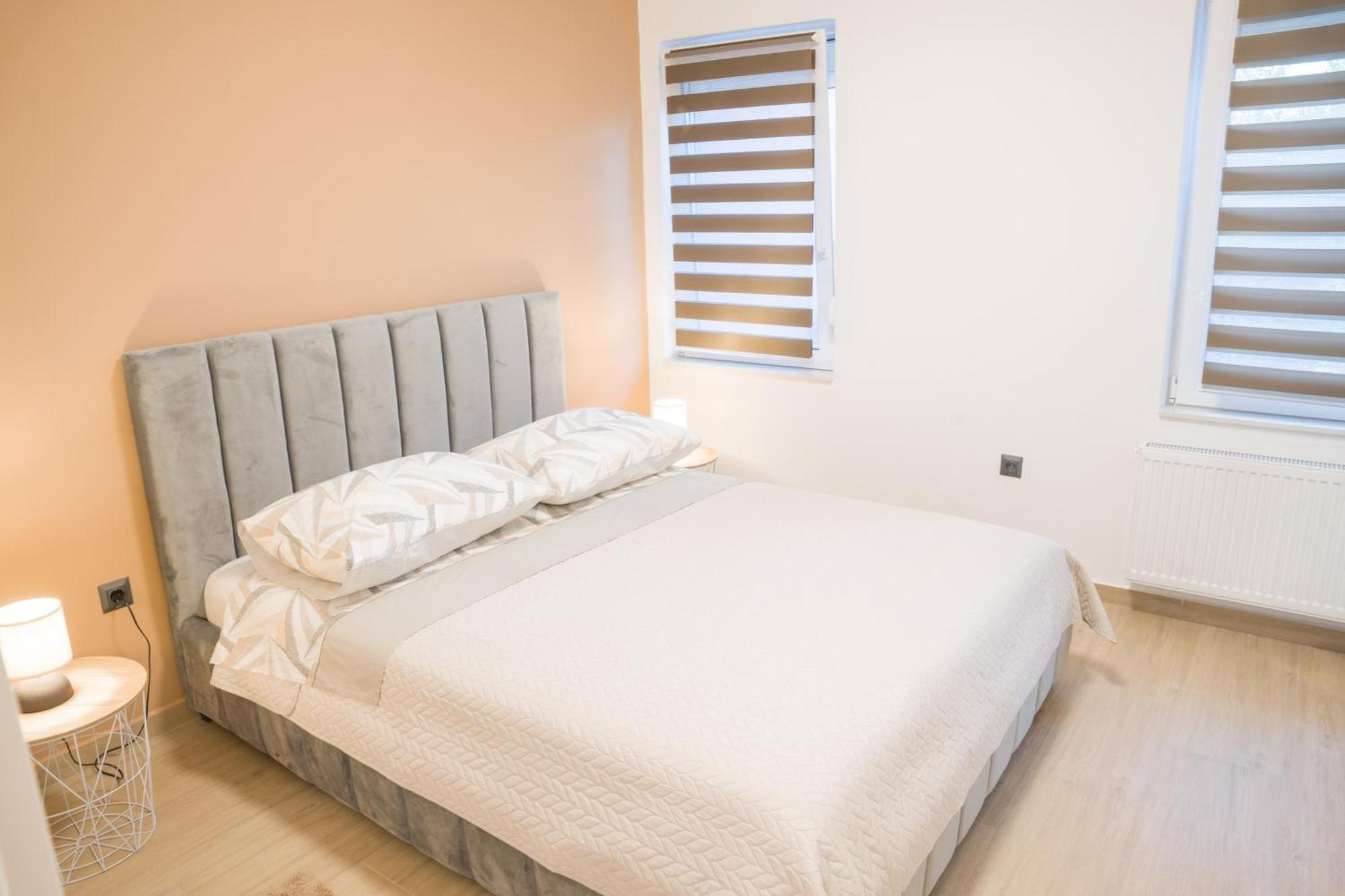 Apartmani Toni Drniš Exteriör bild