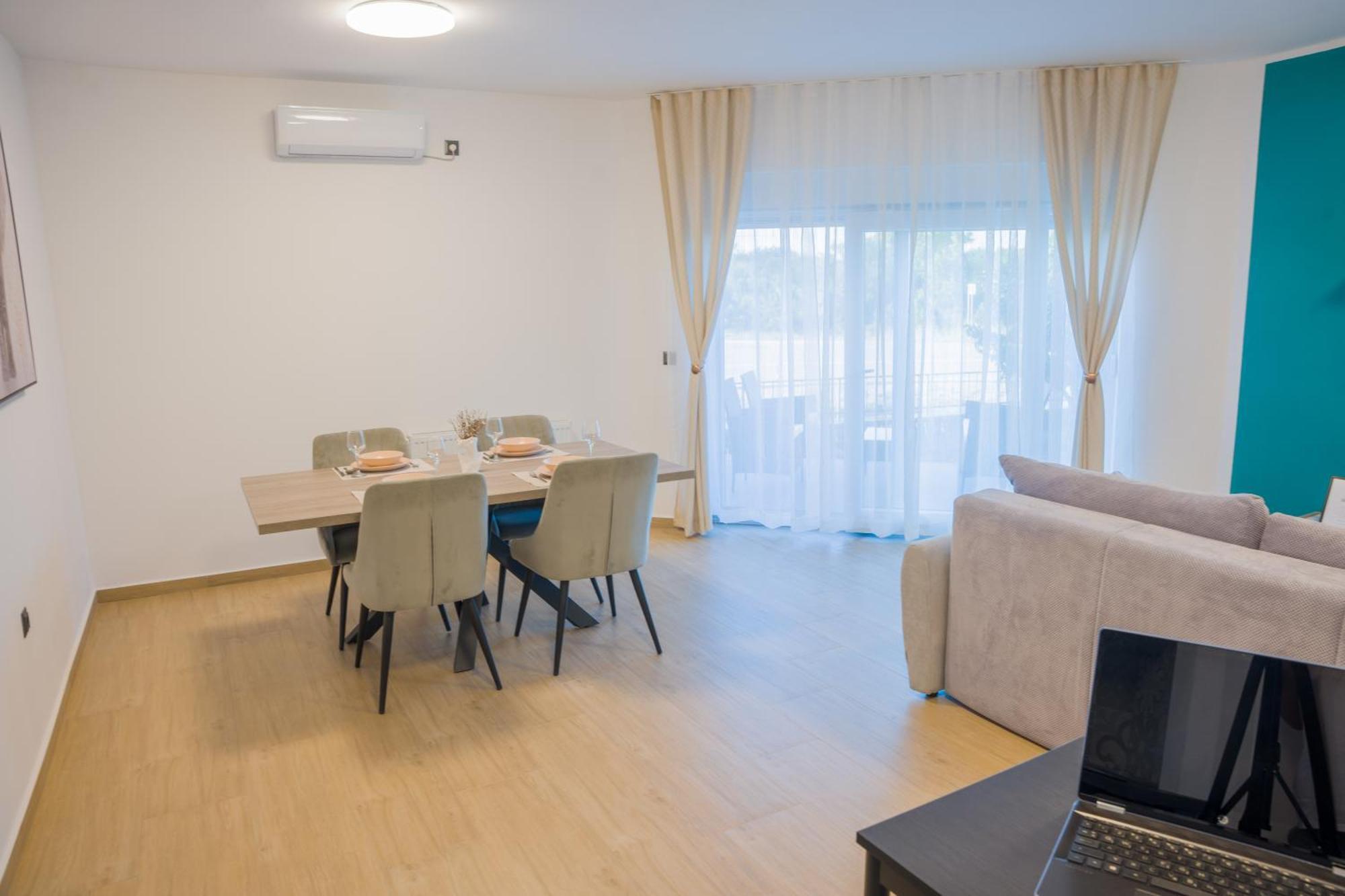 Apartmani Toni Drniš Exteriör bild