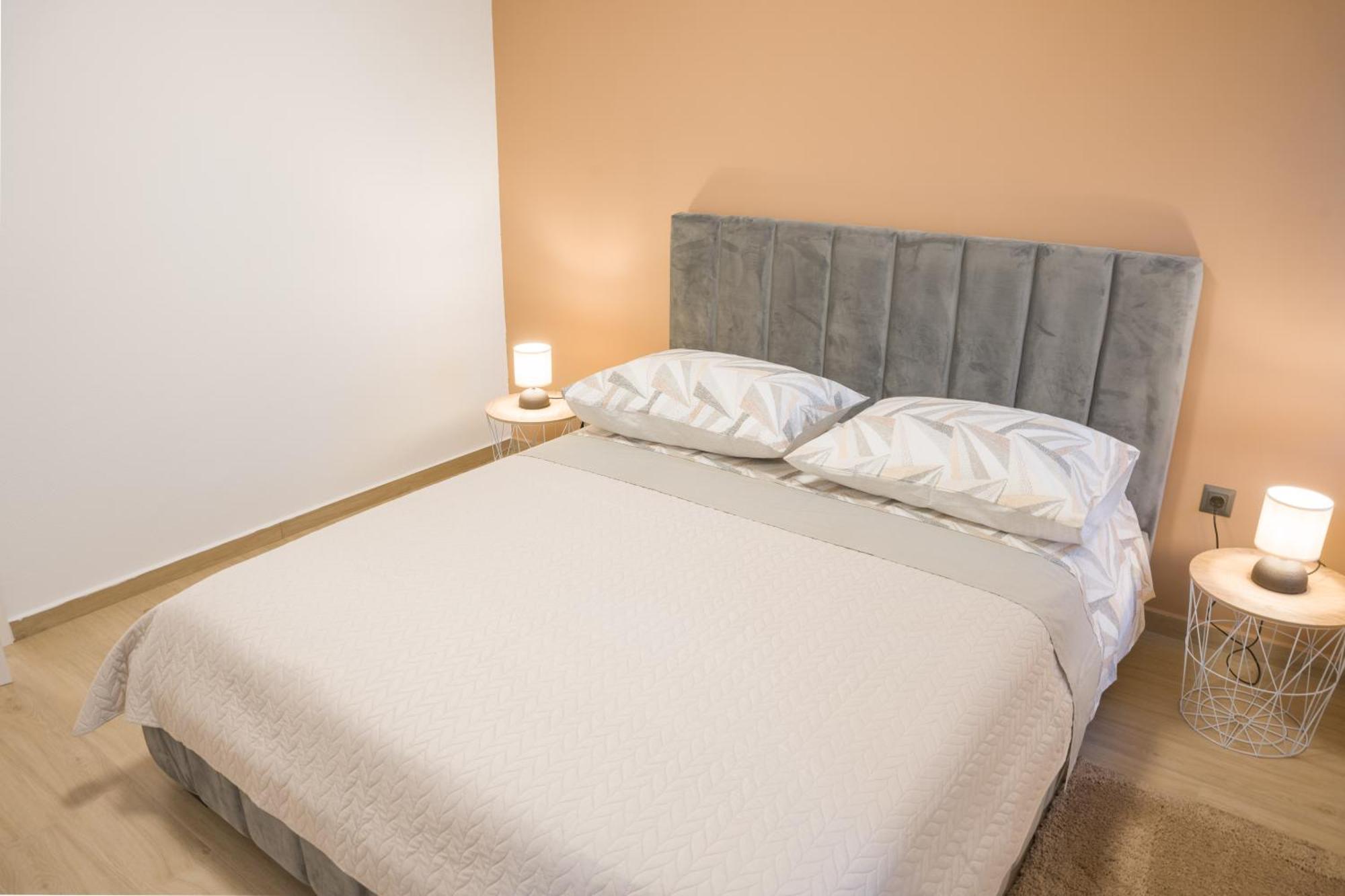 Apartmani Toni Drniš Exteriör bild