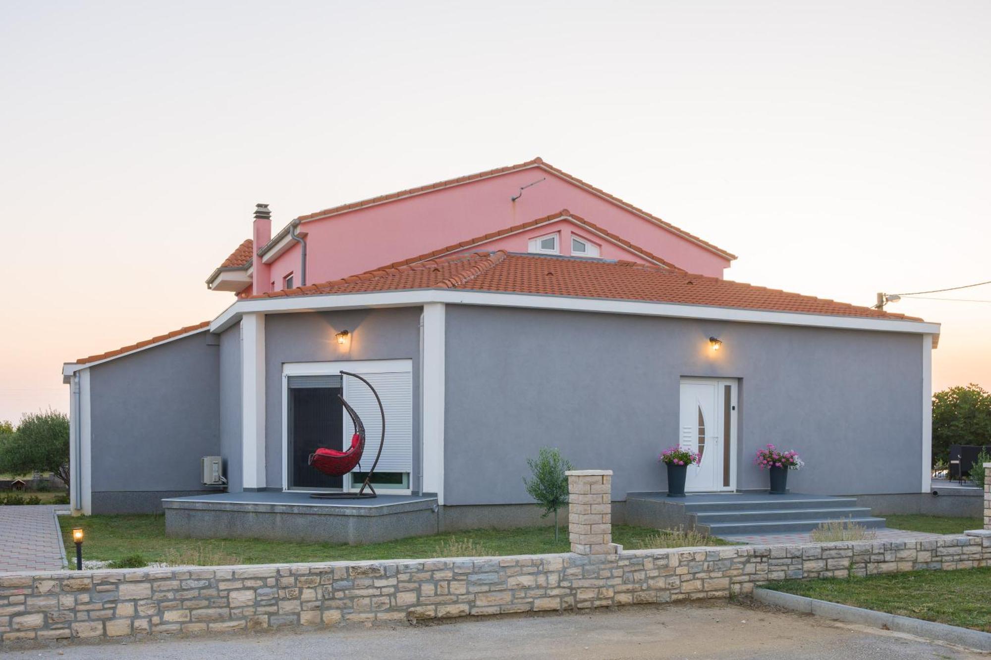 Apartmani Toni Drniš Exteriör bild