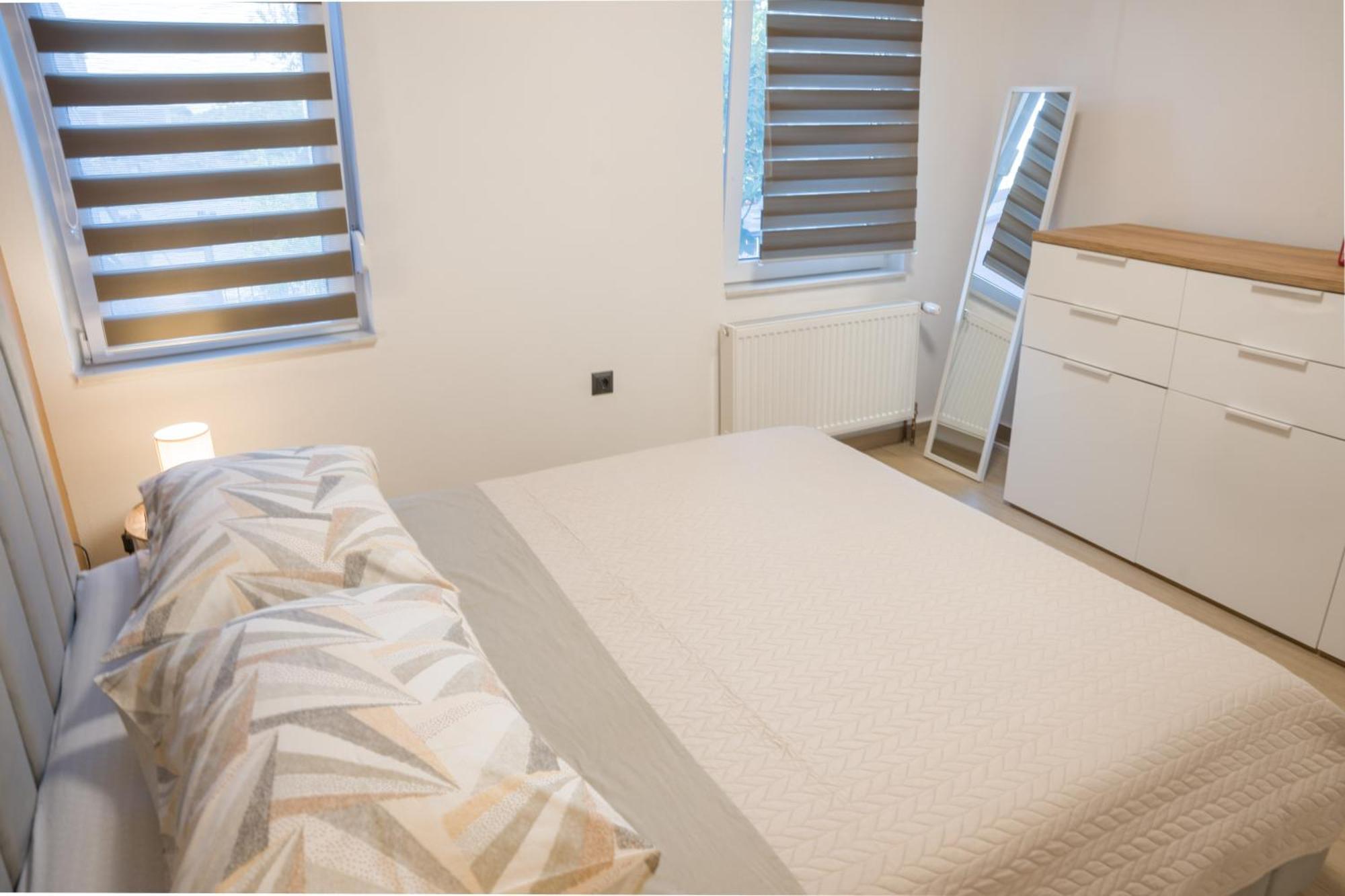 Apartmani Toni Drniš Exteriör bild
