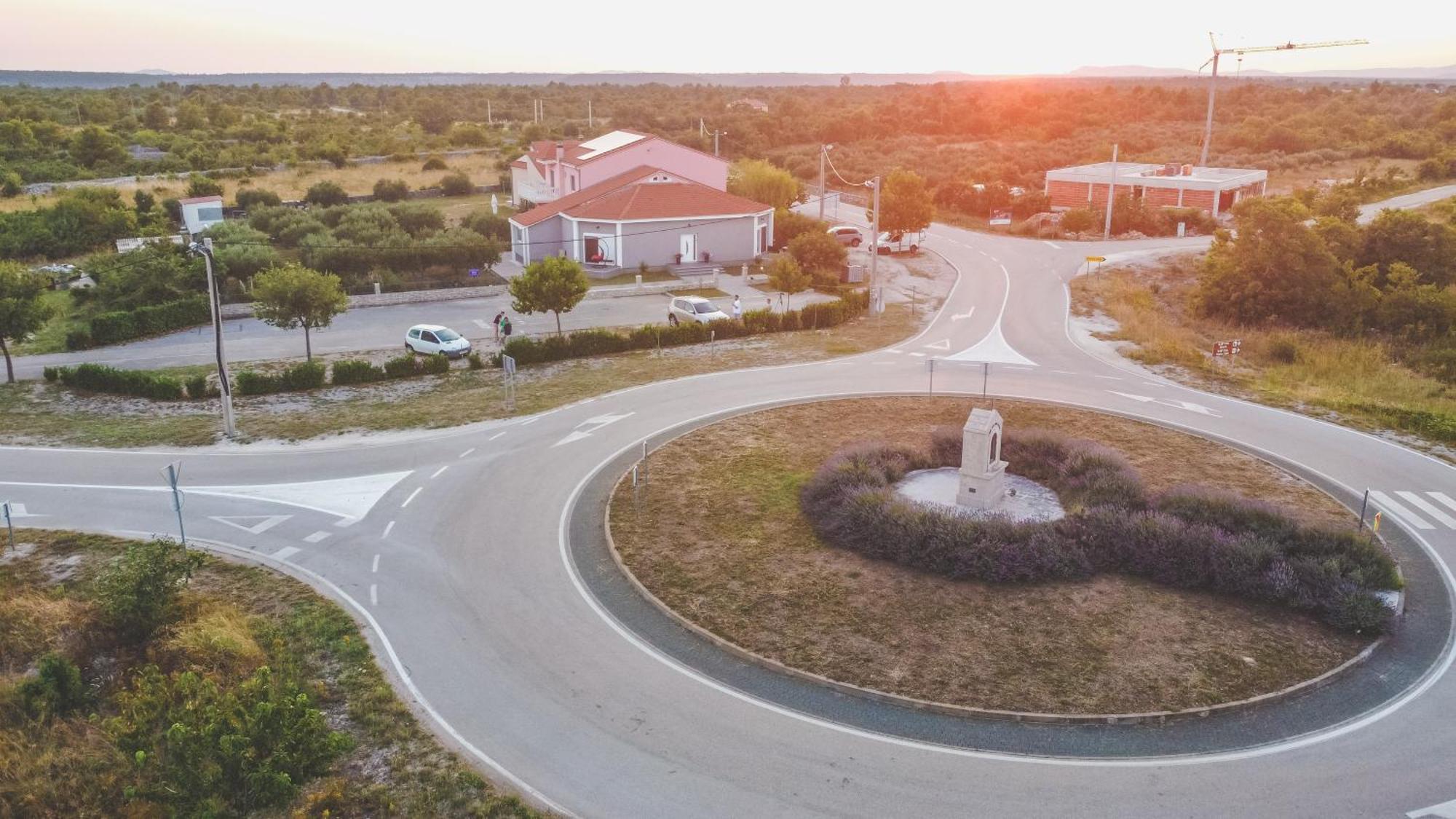 Apartmani Toni Drniš Exteriör bild