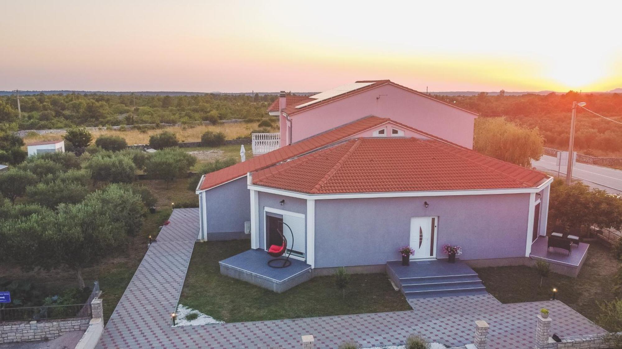Apartmani Toni Drniš Exteriör bild